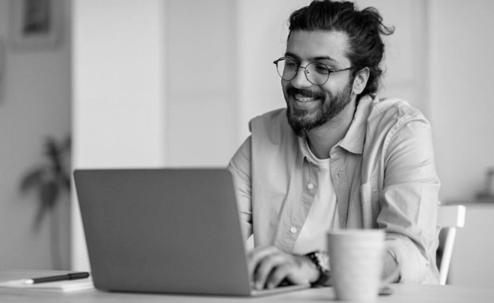 Espacio de trabajo con contenido SEO siendo creado